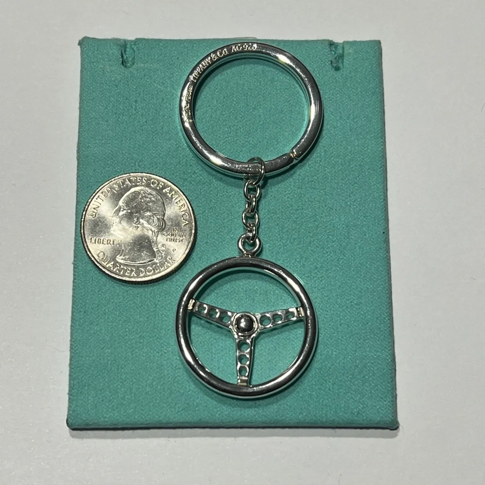 Tiffany & Co. steering wheel‎ keychain